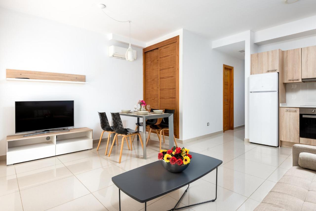 Apartamentos Las Palmeras Пуерто-де-Моган Екстер'єр фото